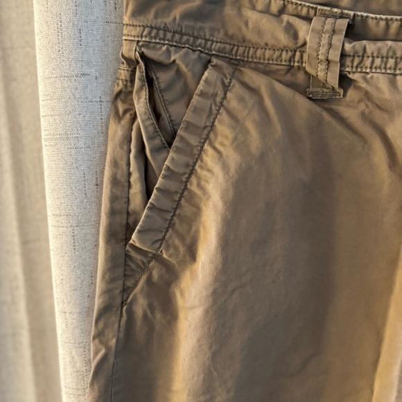 Calvin Klein Women’s Size 10 Cargo Cuffed Shorts. Brown with 2 front buttons. - Picture 2 of 6